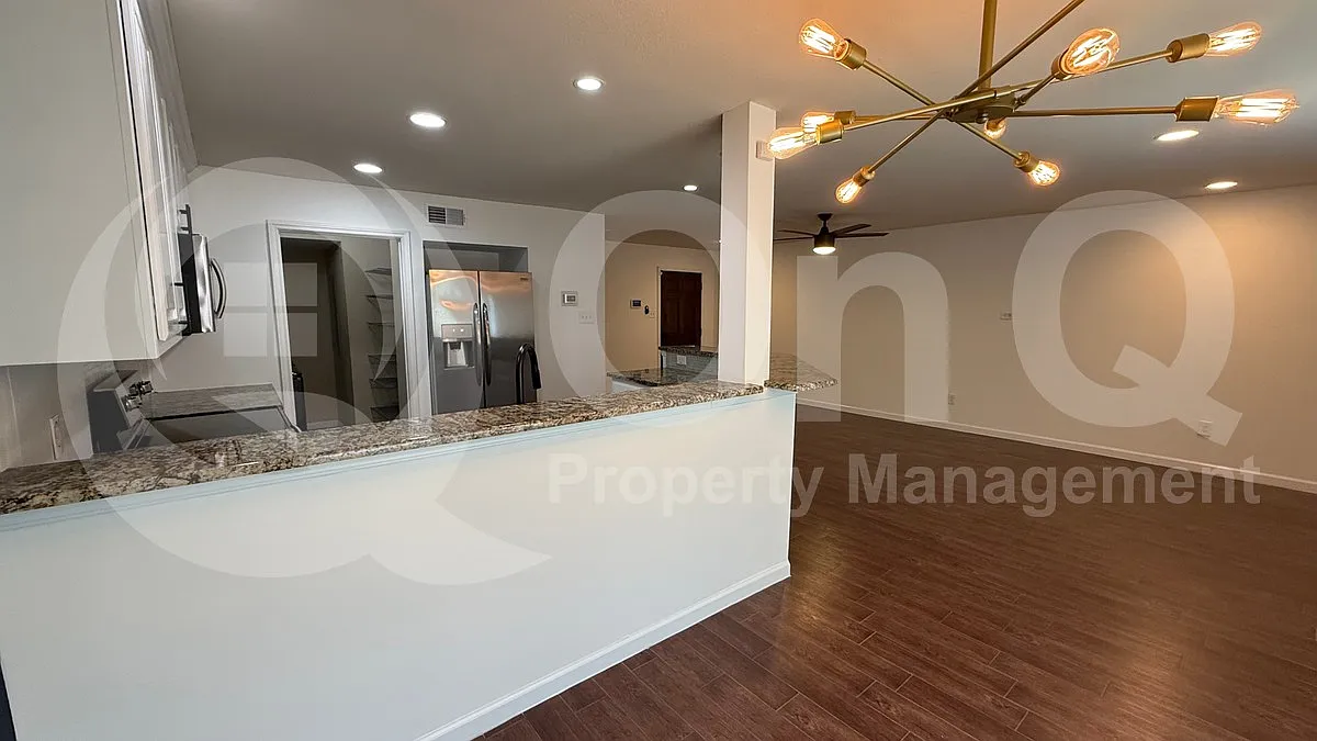 3 bed, 2.5 bath, 1878 sqft, $2,600 — Photo 2