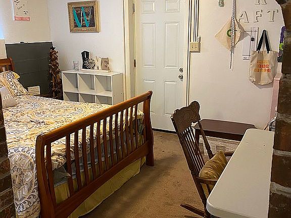 5th image of 1909 Riverview Dr
