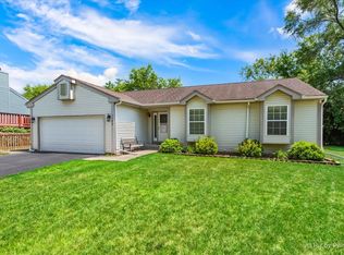 1122 Stratford Ct, Island Lake, IL 60042