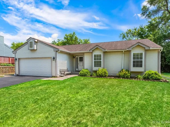 1122 Stratford Ct, Island Lake, IL 60042