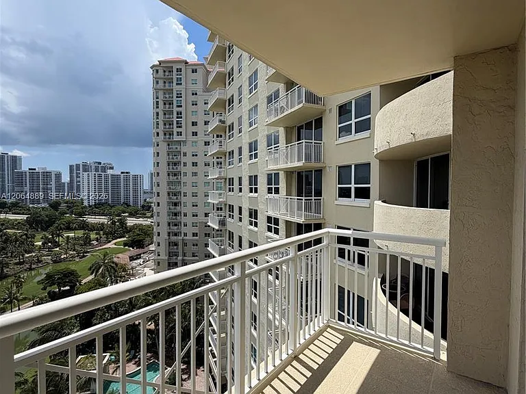 19501 W Country Club Dr #1215 — Photo 6