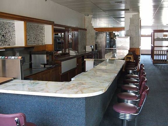 Counter & Seating