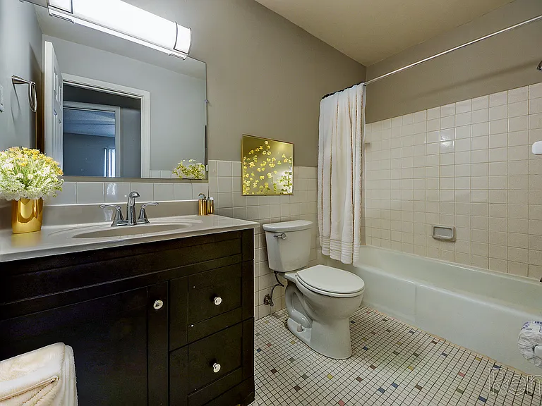 Cottage Terrace Apartments — Photo 9