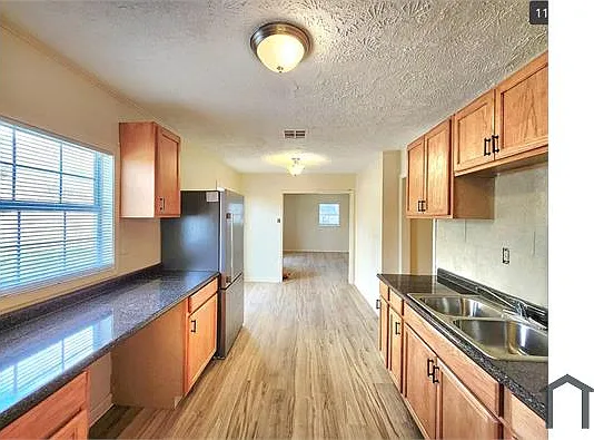 4 bed, 1242 sqft, $1,400 — Photo 3