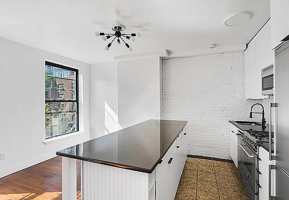 4th image of 661 Washington St #10