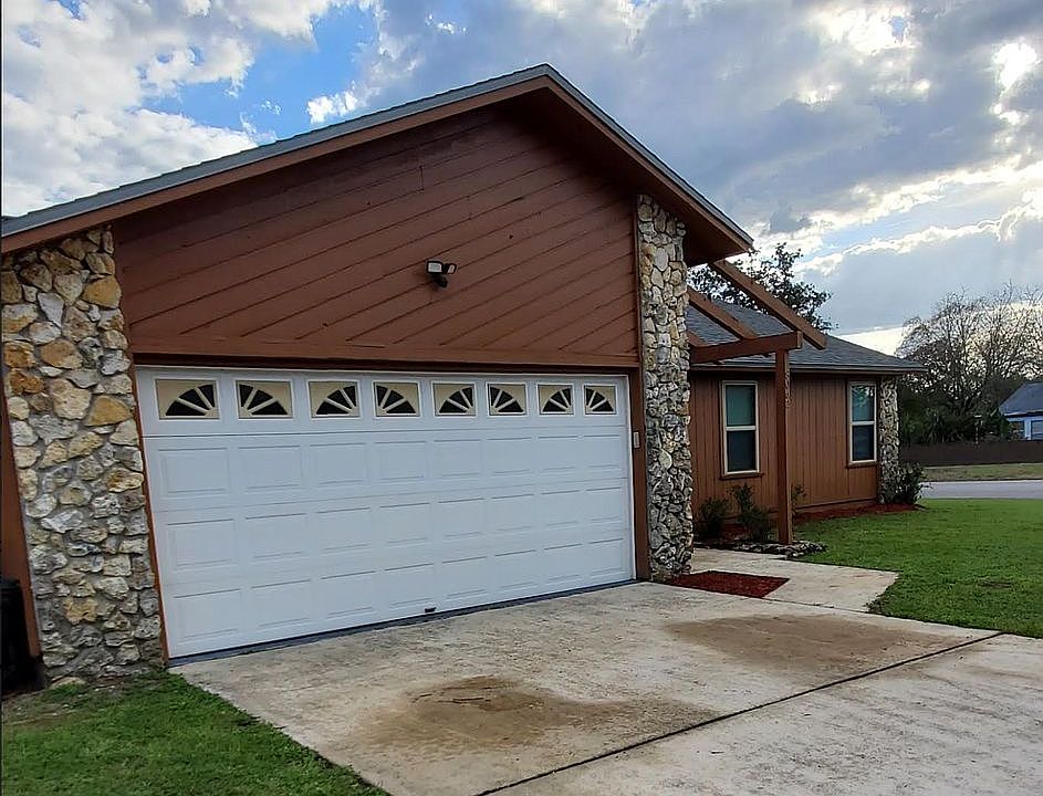 1st image of 8062 Sable Woods Dr N