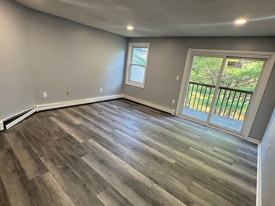 Living Room (End Unit)