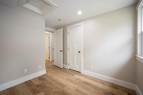 2nd image of 36 Rhodes Cir #2