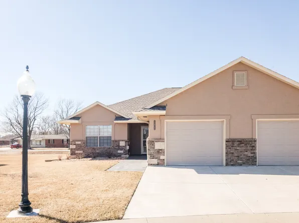 1425 Sedona Ct, Hutchinson, KS 67502