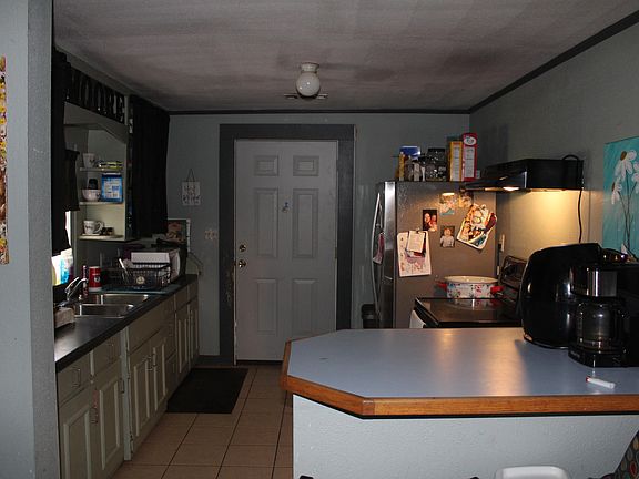 5th image of 819 E East St
