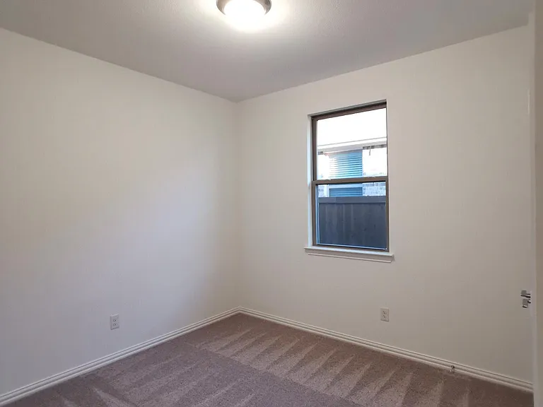 2405 Lovegrass Ln — Photo 18
