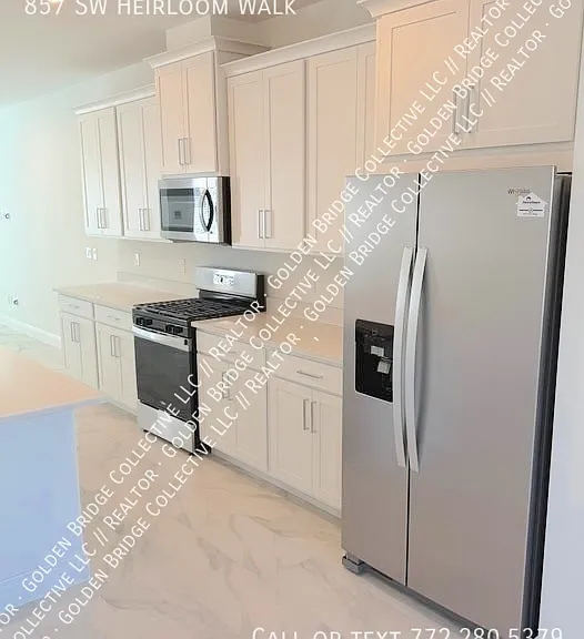 857 SW Heirloom Walk — Photo 4