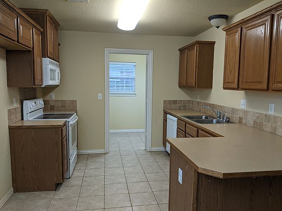4th image of 1023 Applewood Cir