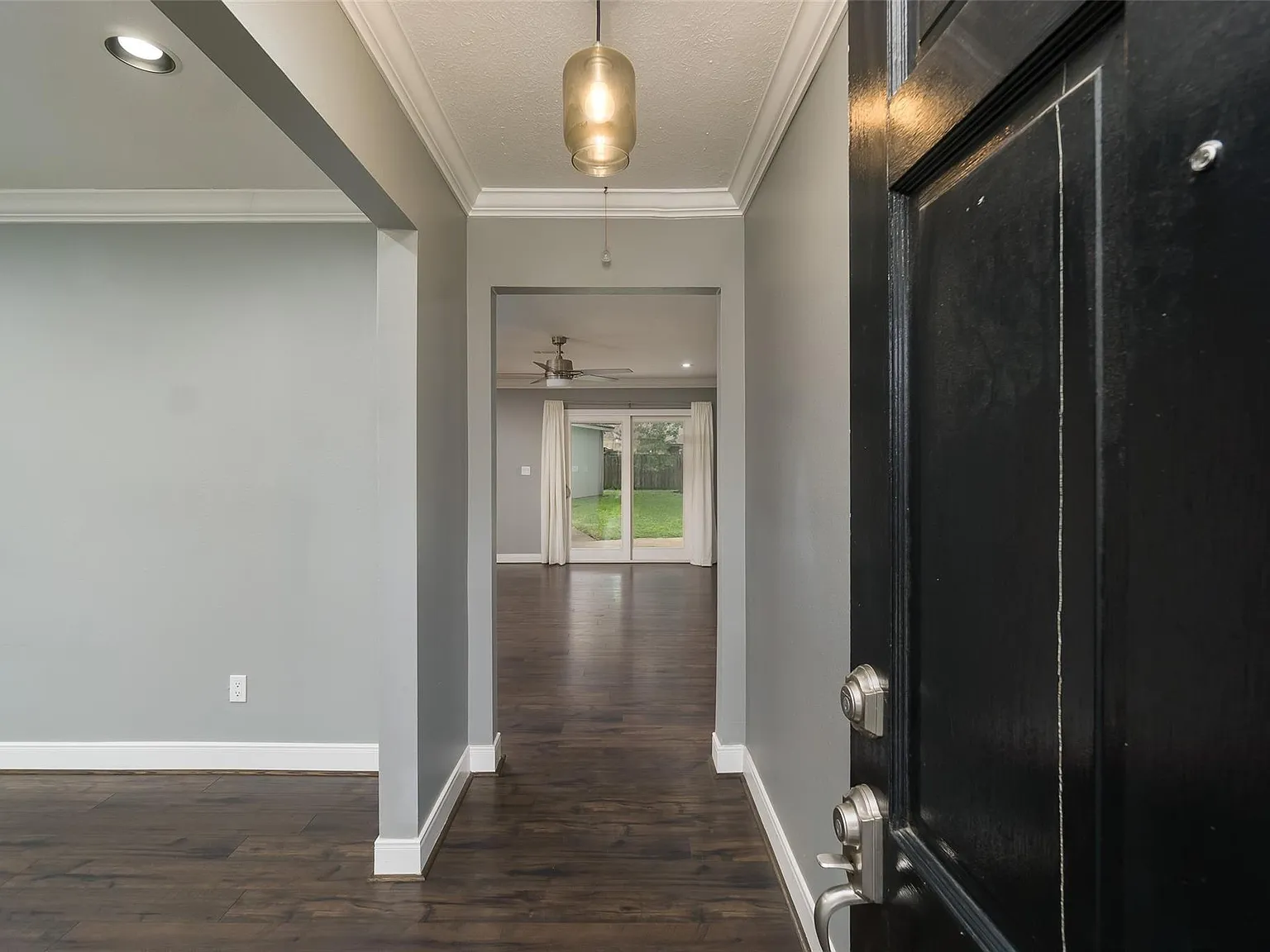 3 bed, 2.0 bath, 1808 sqft, $2,400 — Photo 3