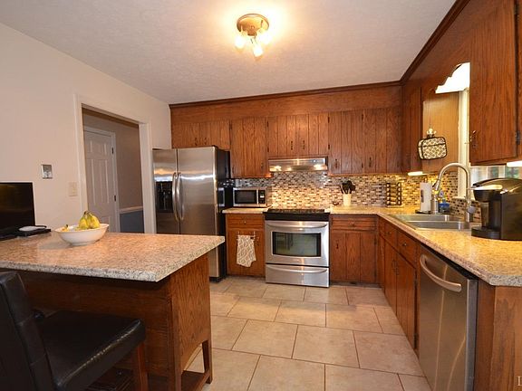 5th image of 129 Wellington Dr