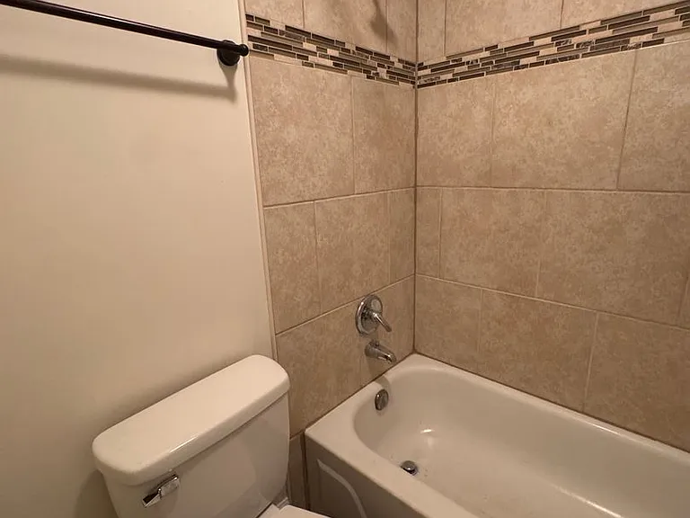 4600 Fox Den Ln — Photo 17