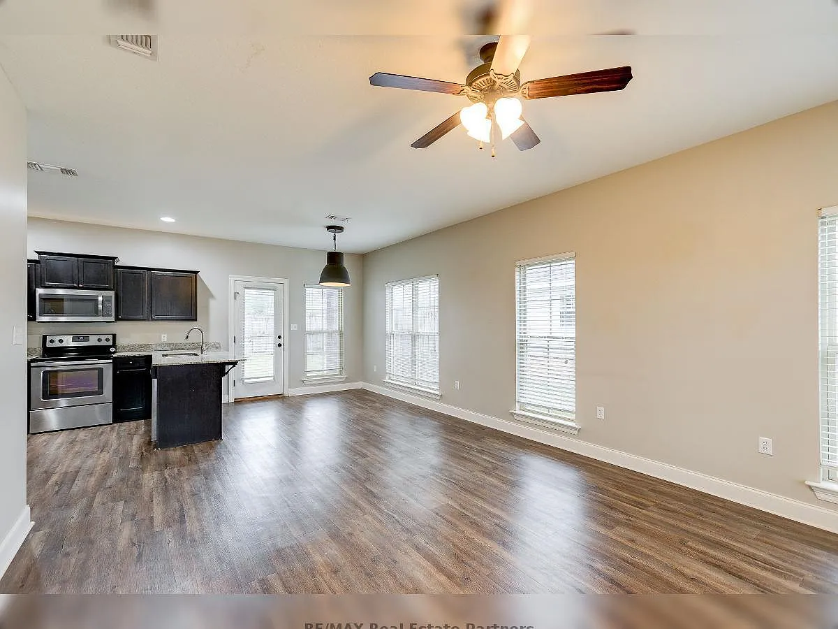 10 Wildflower Blvd — Photo 3