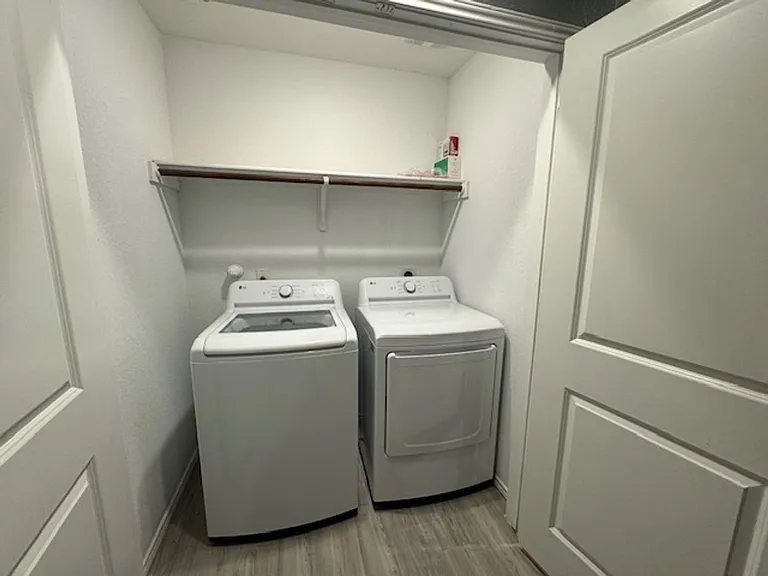 7010 Solar Rdg — Photo 11