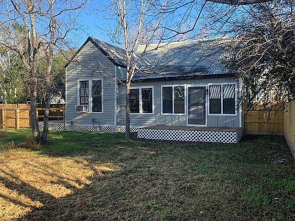 2nd image of 609 E Live Oak St