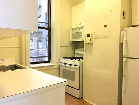 Rented by Metropolitan Equities | media 19