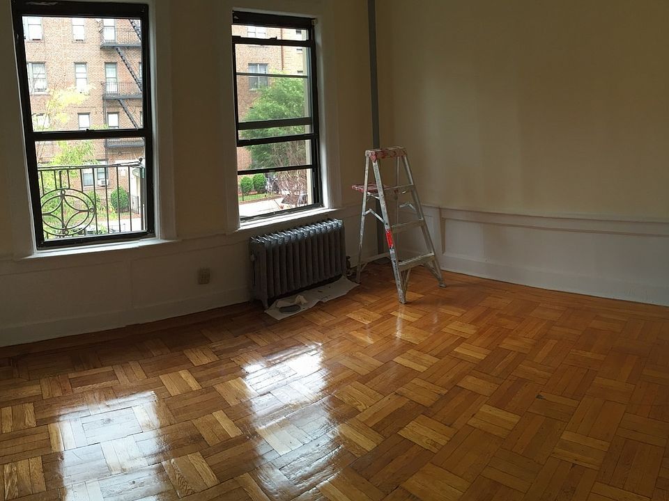 2nd image of 30 Linden Blvd #B/1