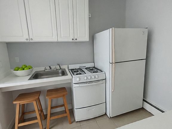 4th image of 30 Elizabeth Ave #1