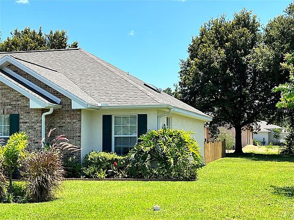 3rd image of 24 Burbank Dr