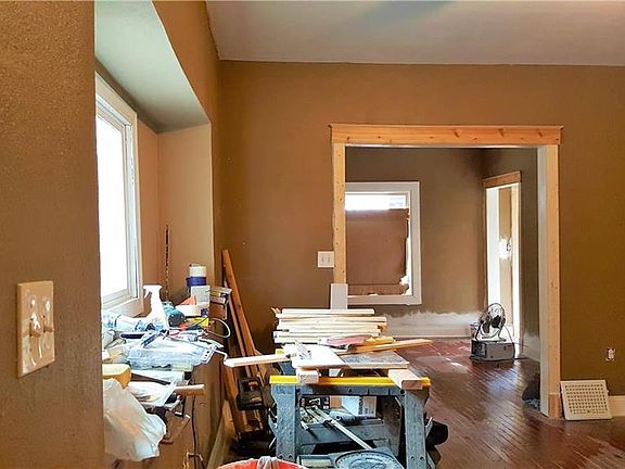 4th image of 4133 Tracy St