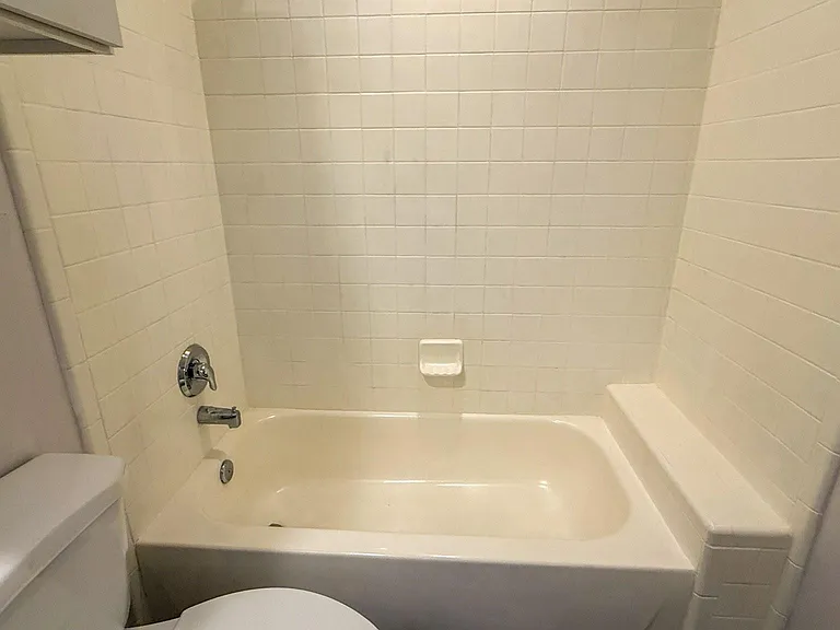 2605 Calumet St #16 — Photo 13