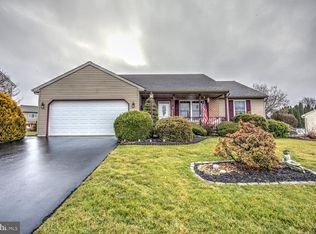 180 Hollow Rd, Reinholds, PA 17569