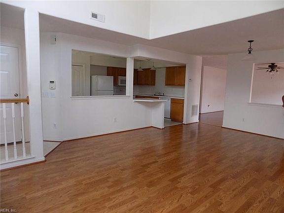 5th image of 142 White Cedar Ln