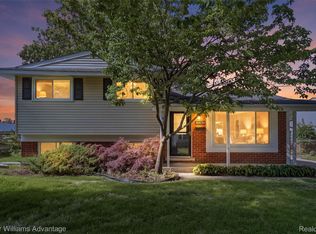 35838 Canyon Dr, Westland, MI 48186