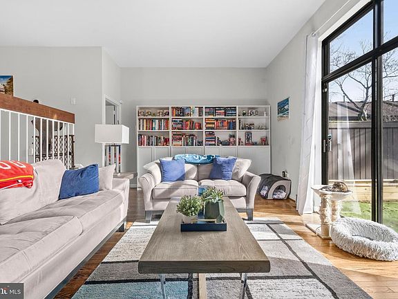 4th image of 2046 Golf Course Dr