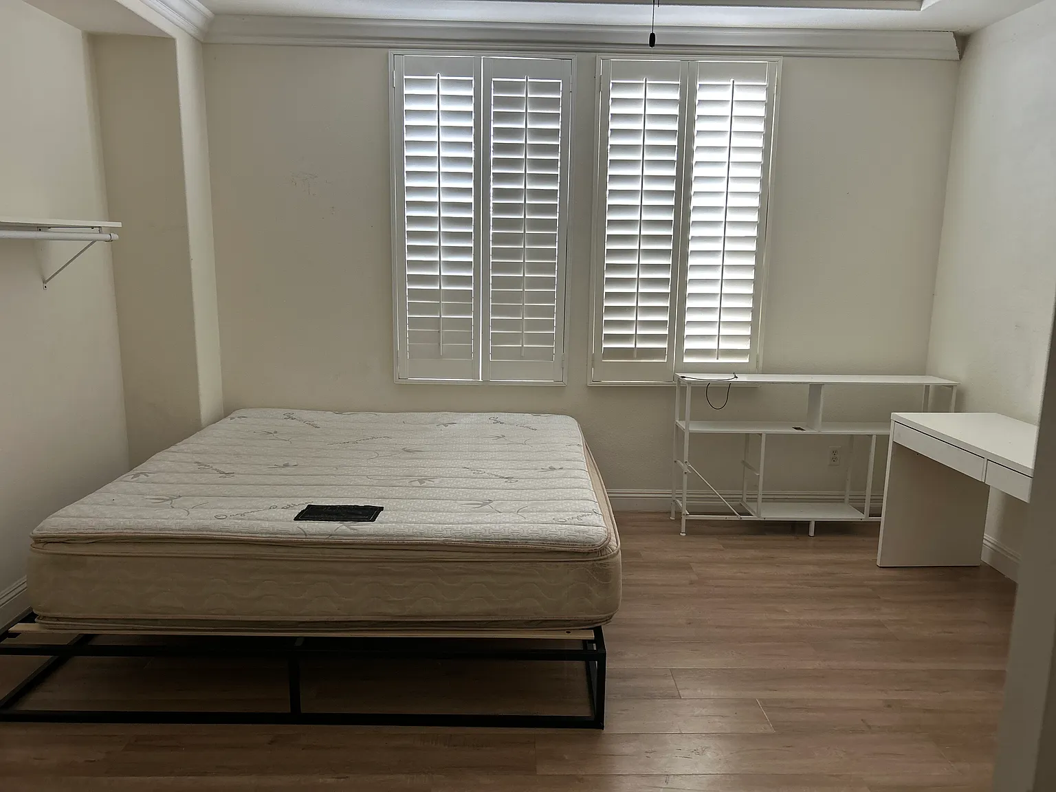 6 bed, 4388 sqft, $1,099 — Photo 1