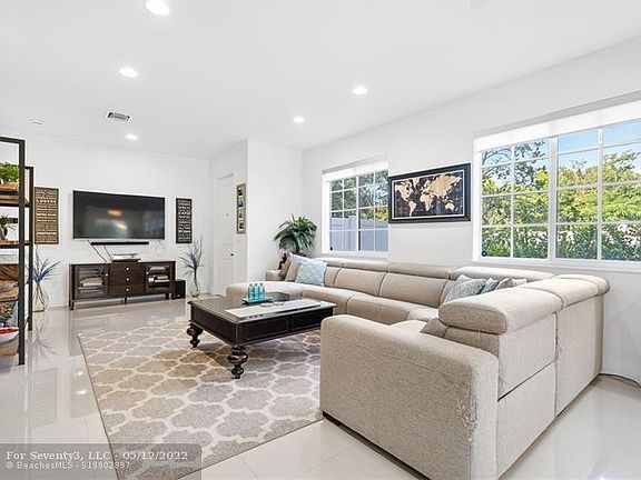 5th image of 701 SE 1st Ct #701