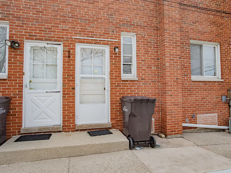 4852 Carol St — Photo 4