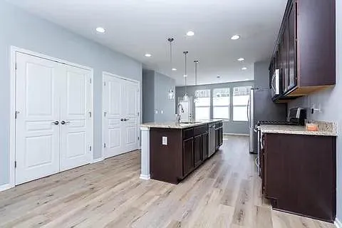 951 Barclay Cir — Photo 5