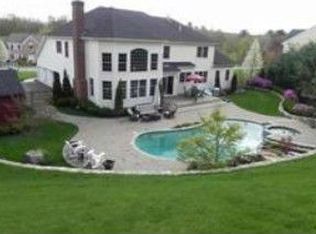 8 Bridle Ridge Dr, North Grafton, MA 01536