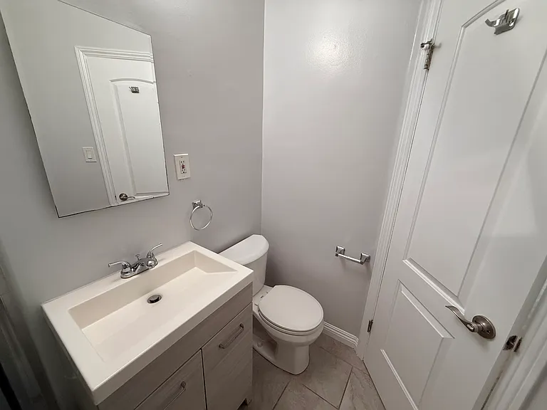 1813 W Victory Blvd — Photo 10