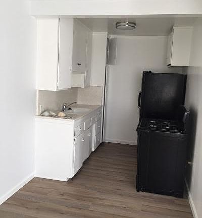 4th image of 1125 6th St Unit 9