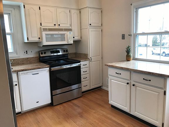 5th image of 6112 Marilyn Dr