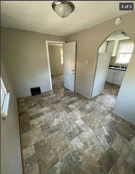 205 8th Ave SW — Photo 3