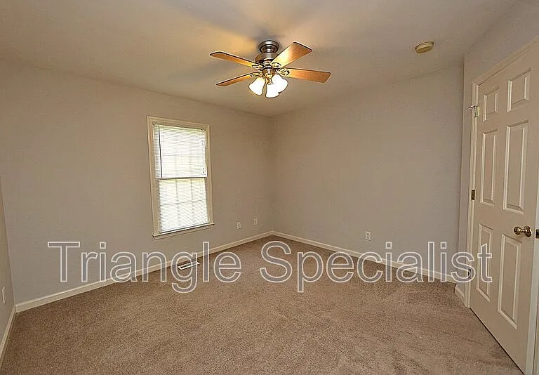 6004 Sweden Dr — Photo 9