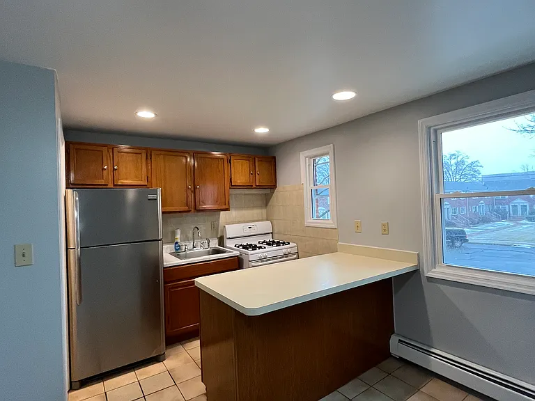 30B Carolyn Ter — Photo 13