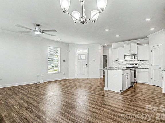 5th image of 33 Cedar Hill Rd