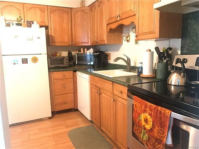 1st image of 17 Cromwell Pl APT C