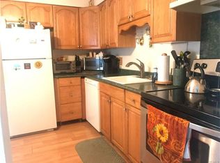17 Cromwell Pl APT C, Mohegan Lake, NY 10547