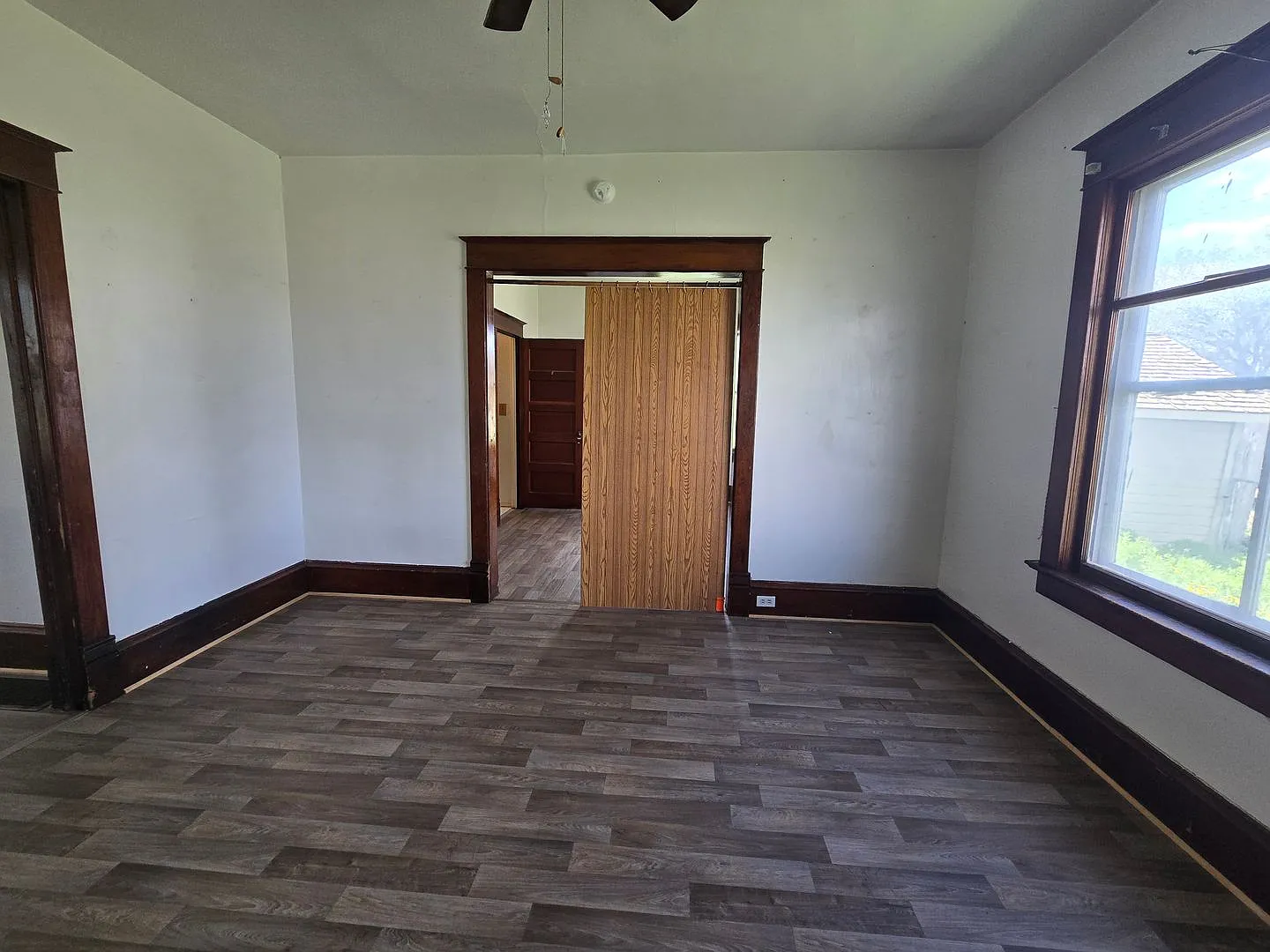Corner lot with fenced yard! — Photo 3