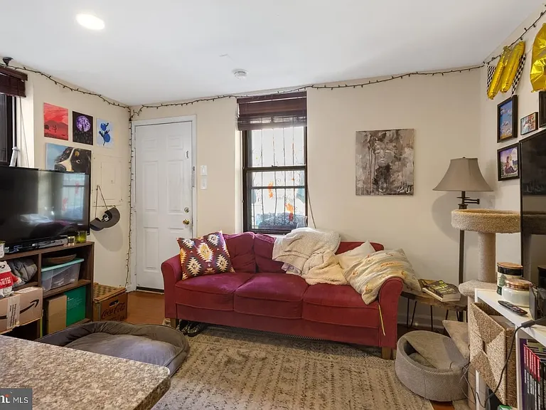 2105 Christian St — Photo 10