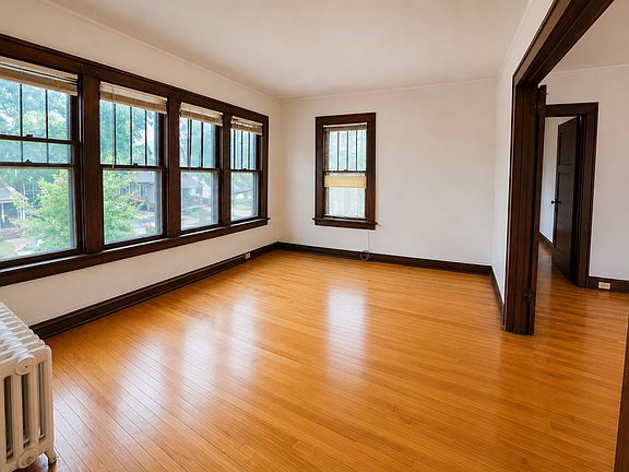 5th image of 1027 Jenifer St APT 2W